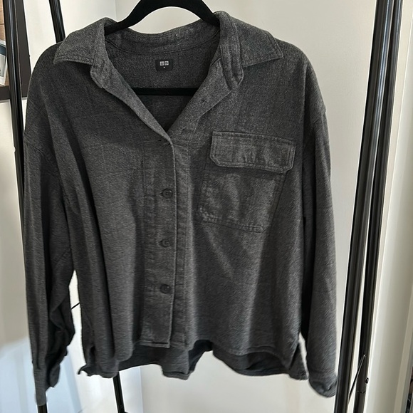 Cropped button up from Uniqlo. Grey in color - Picture 1 of 1
